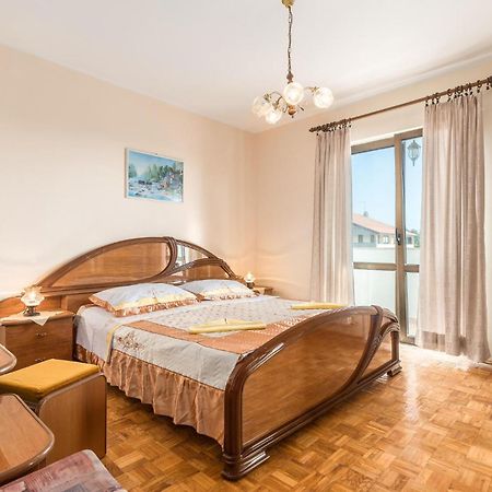 Beautiful Home In Visnjan With Wifi Экстерьер фото