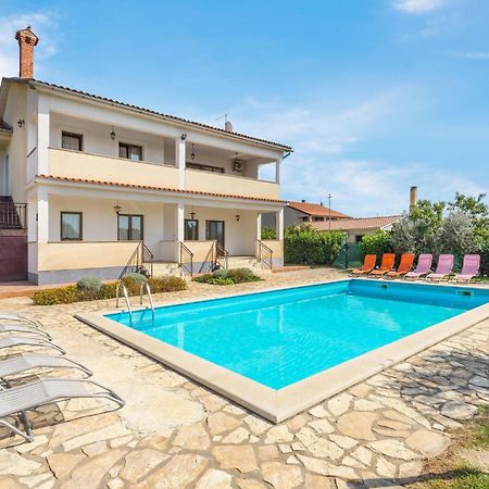 Beautiful Home In Visnjan With Wifi Экстерьер фото