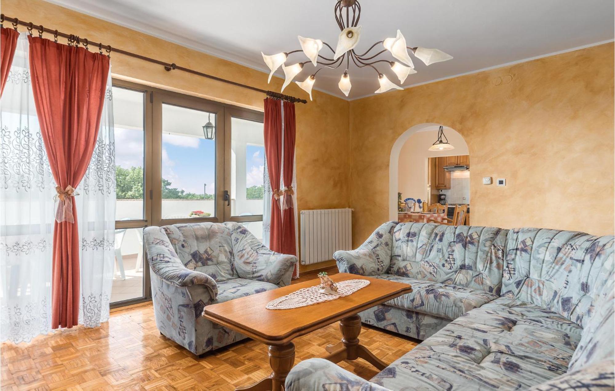Beautiful Home In Visnjan With Wifi Экстерьер фото