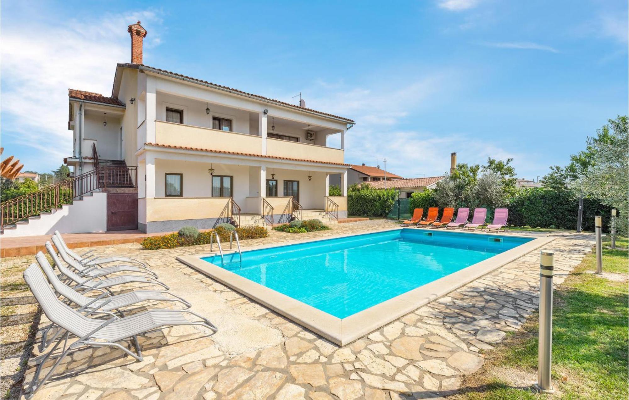 Beautiful Home In Visnjan With Wifi Экстерьер фото