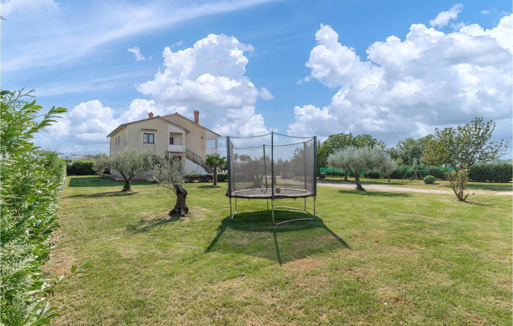 Beautiful Home In Visnjan With Wifi Экстерьер фото