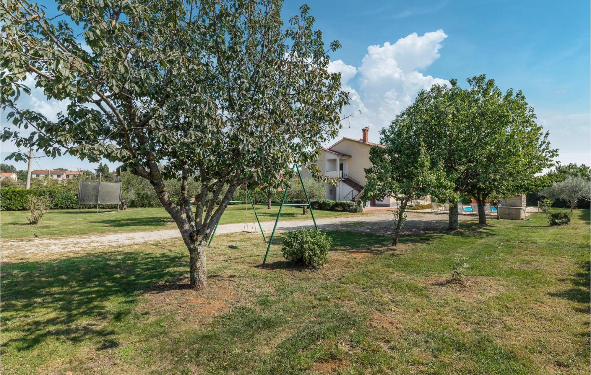 Beautiful Home In Visnjan With Wifi Экстерьер фото