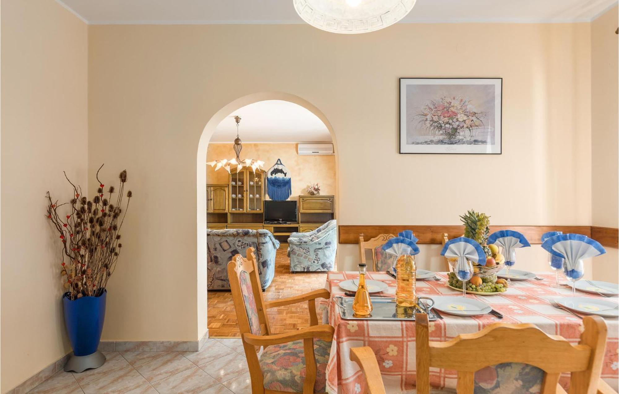 Beautiful Home In Visnjan With Wifi Экстерьер фото