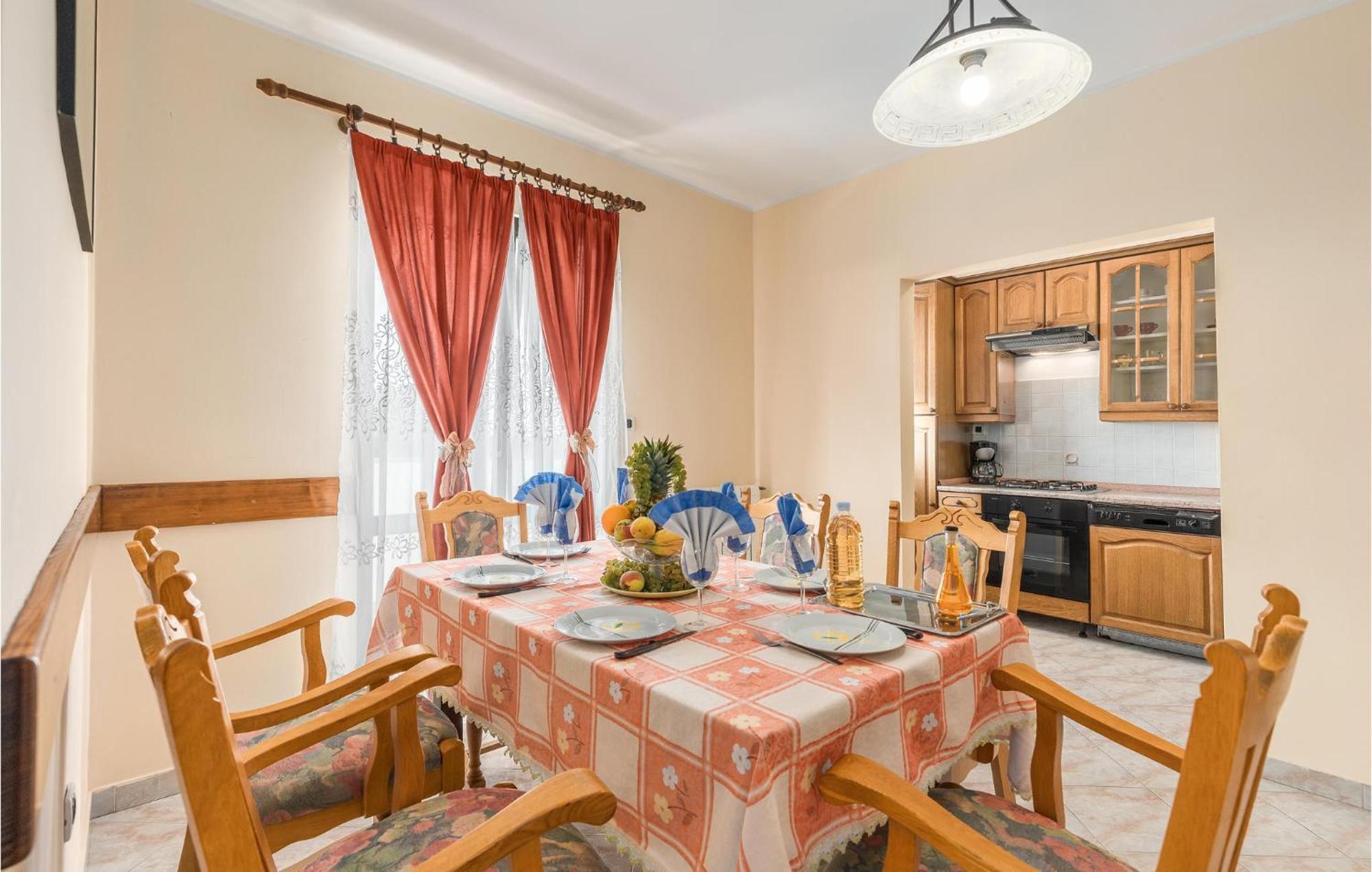 Beautiful Home In Visnjan With Wifi Экстерьер фото