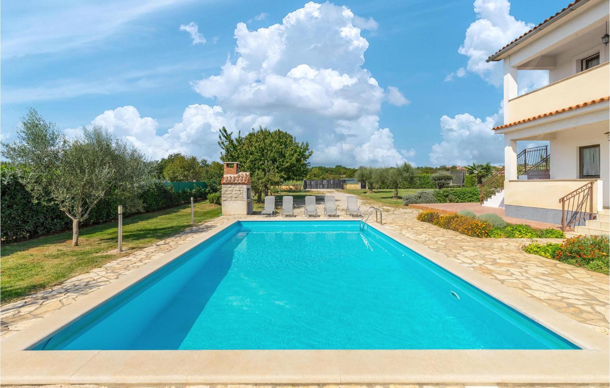 Beautiful Home In Visnjan With Wifi Экстерьер фото